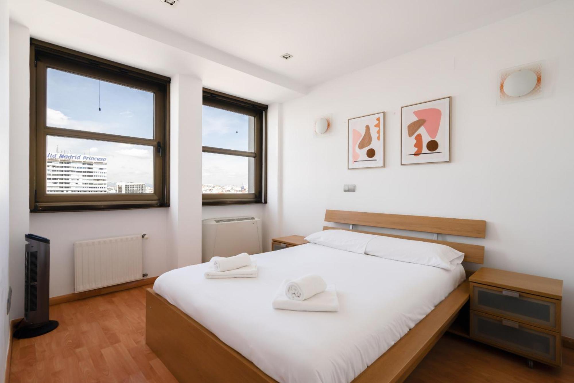 Apartamento En Plaza De Espana Alquiler Temporal Madrid Exterior photo