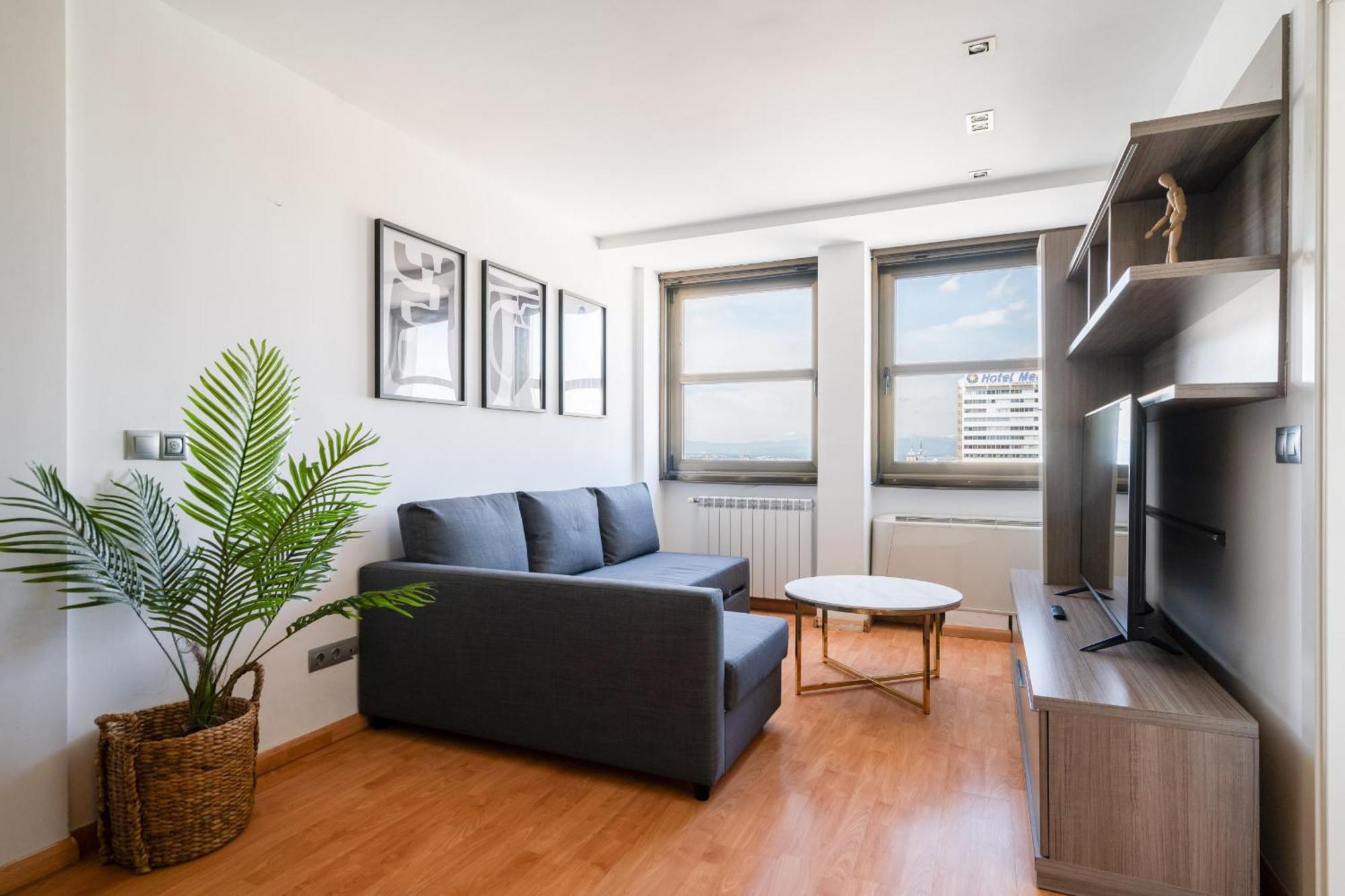 Apartamento En Plaza De Espana Alquiler Temporal Madrid Exterior photo